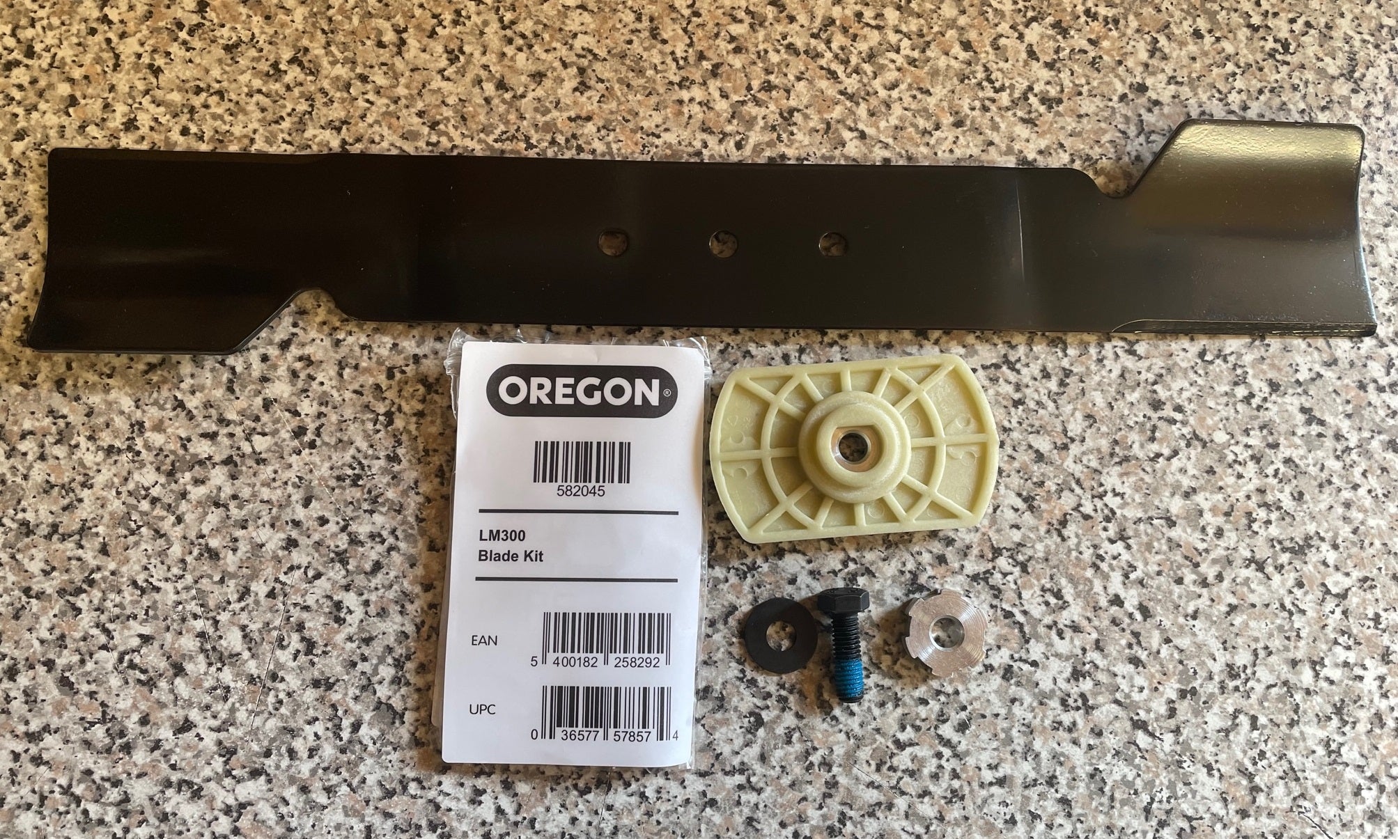 Oregon 582045 Lawnmower Blade Kit For LM300 OBSOLETE NewSawChains